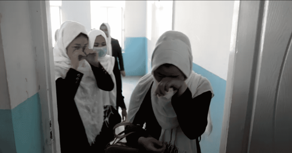 Taliban yönetimi kız öğrencilerin gittiği orta öğretim kurumlarını açmaktan son anda vazgeçti